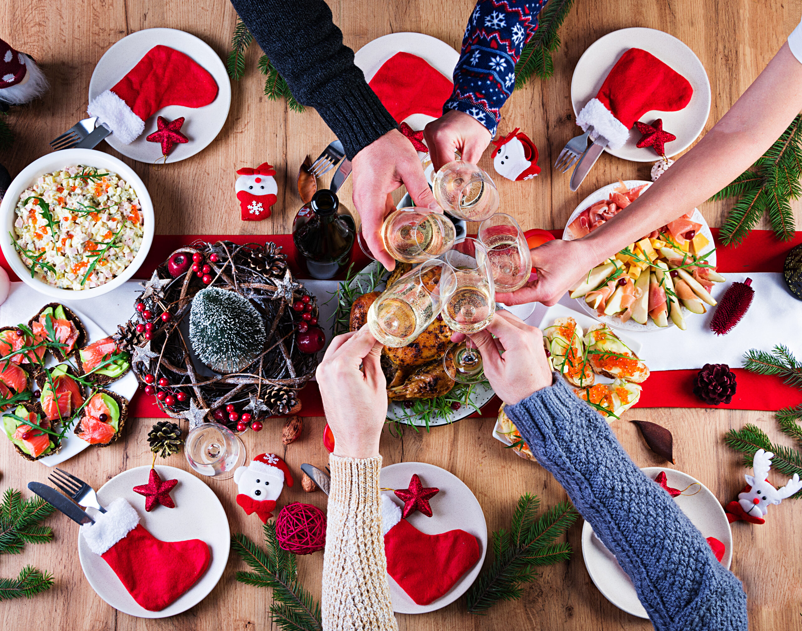 baked-turkey-christmas-dinner-christmas-table-is-served-with-turkey-decorated-with-bright-tinsel-candles-fried-chicken-table-family-dinner-top-view-hands-frame