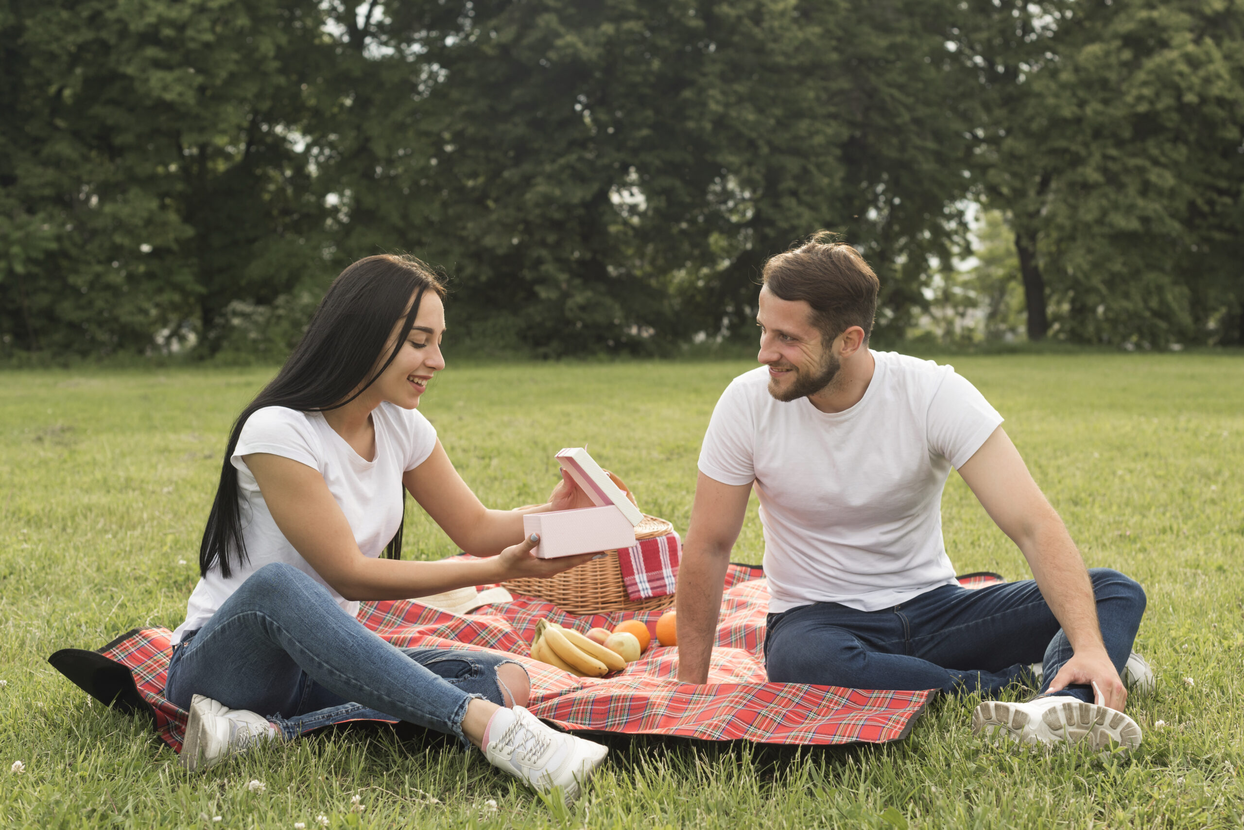 Valentine’s Picnic Ideas: Romantic Food That Travels Well
